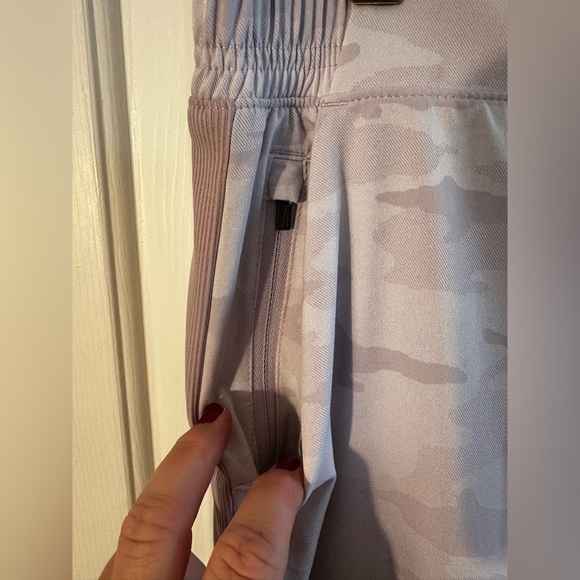 NWT ATHLETA Brooklyn Lined Camo Jogger 16 Light Lavender Stretch Spring Pockets - Picture 13 of 14